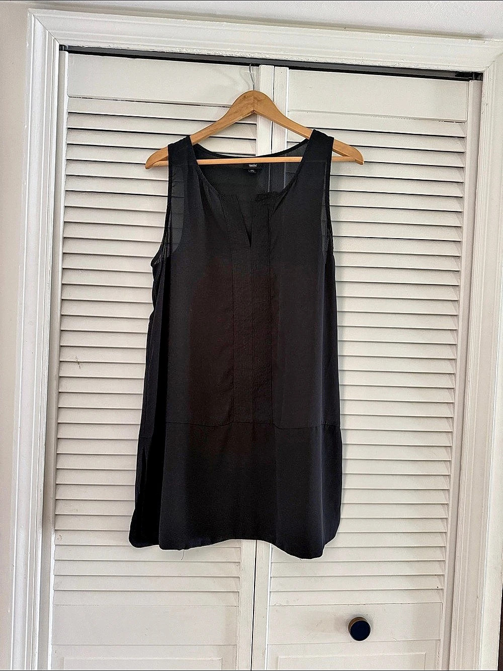 Mossimo Black Chiffon Sleeveless Blouse Size Large Like New